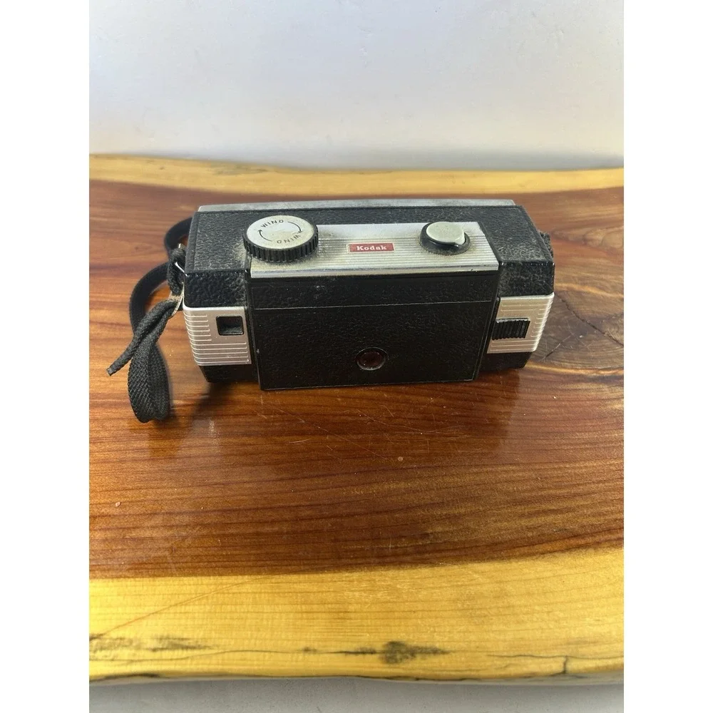 Kodak Brownie Super 27 Vintage Camera‎ - Kodak Lens f/8 - Untested